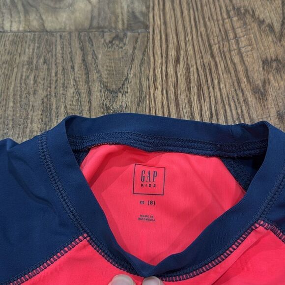 Gap kids rashguard. Sz 8 - Picture 2 of 3